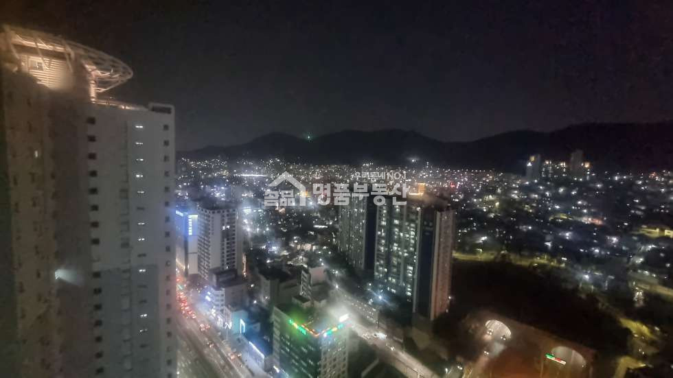 부산 동구 좌천동 202동 좌천역 도보1분 남서향 북항뷰 도심뷰 시스템에어컨4대 매매 매물번호 10282 사진 1