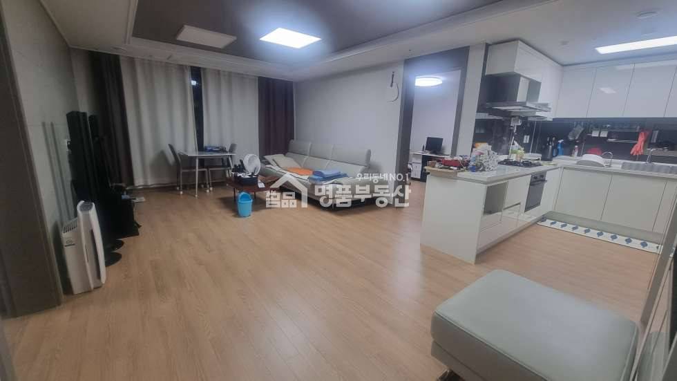 부산 동구 좌천동 202동 좌천역 도보1분 남서향 북항뷰 도심뷰 시스템에어컨4대 매매 매물번호 10282 사진 3
